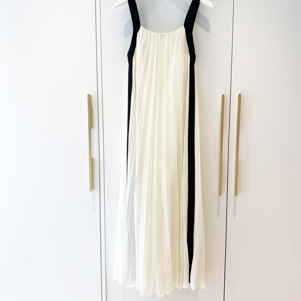 𝅺BNWOT Club Monaco Pleated Jumpsuit - Picture 4 of 8